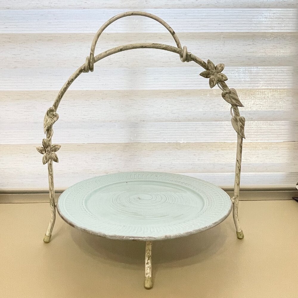 Metal Plate Stand Ivory Gold Leaf Flower Design Round Display